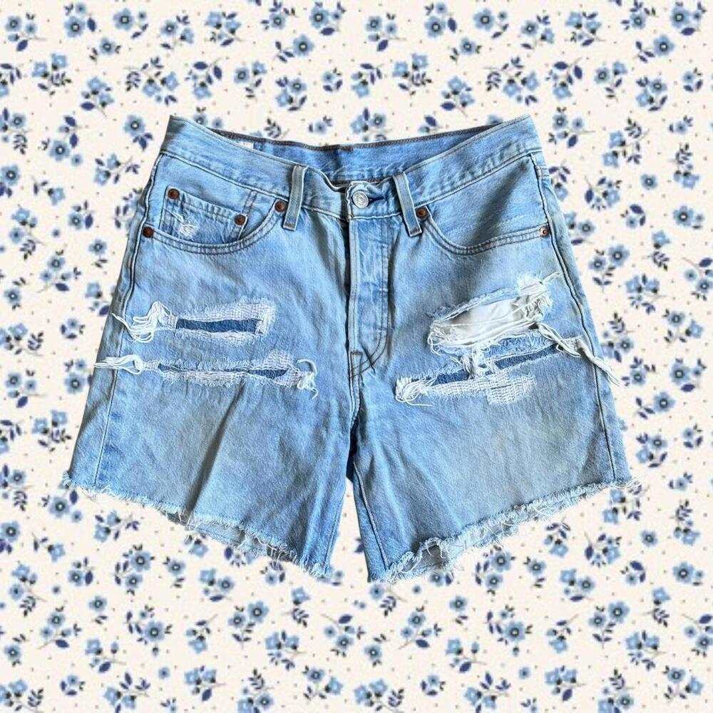 Levi’s 501 distressed denim jean shorts Size 26